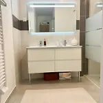 Belle Dans Neuve Avec Piscine Pansiyon