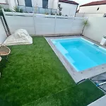 Belle Dans Neuve Avec Piscine Pansiyon *